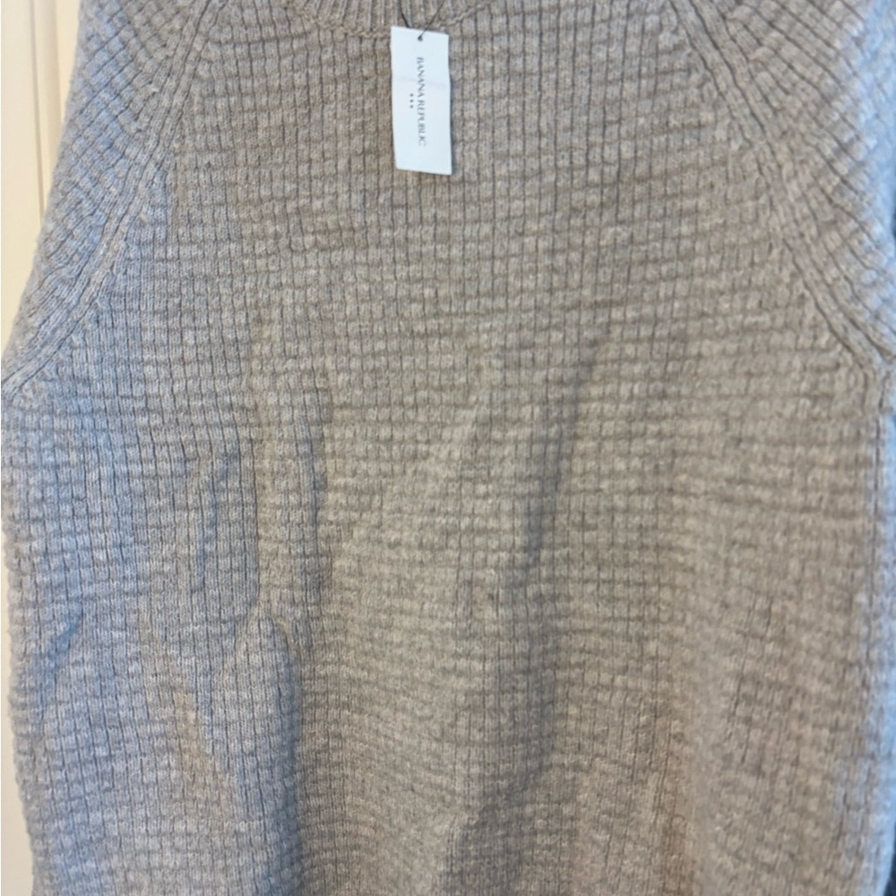 Banana Republic Light Gray Crewneck Sweater - Picture 7 of 9